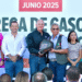 Román Cepeda entrega 500 cascos a motociclistas en Torreón