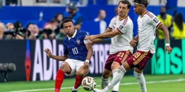Mbappé, Oyarzabal y Lamine Yamal durante el partido del Mundial entre Francia y España el 14 de julio de 2026 en Dallas.